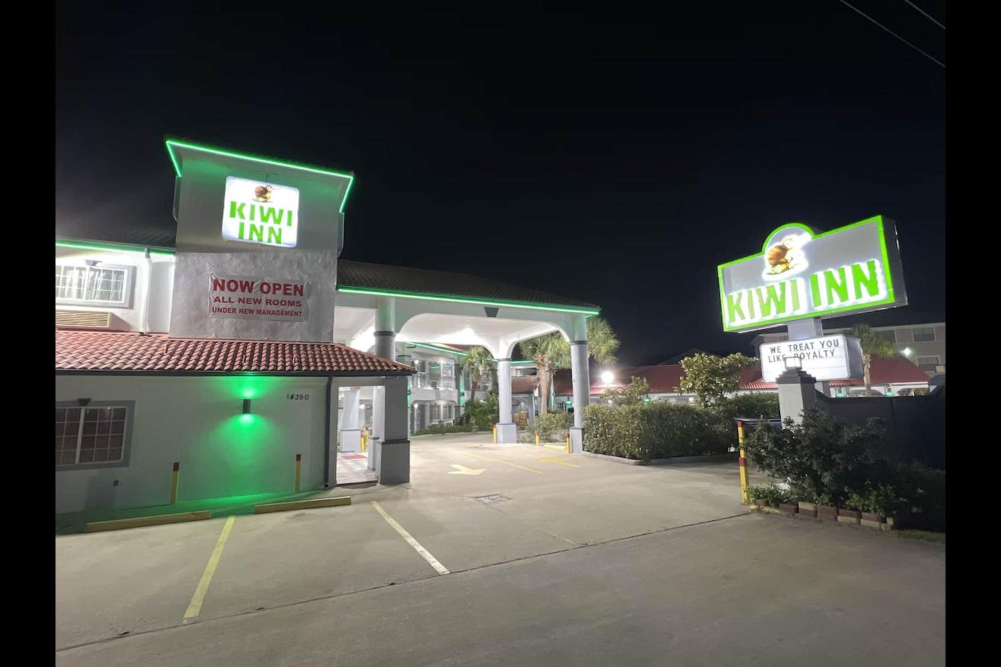 Kiwi Inn Willowbrook Hwy249 Louetta Exterior foto